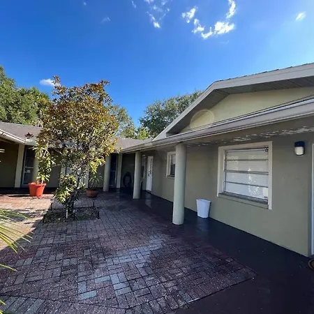 Lovely 2 Bedroom Apartment